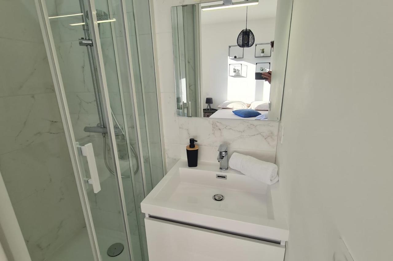 Le Jaures 4 - T2 - 1Er Etage Apartment Енебон Екстериор снимка